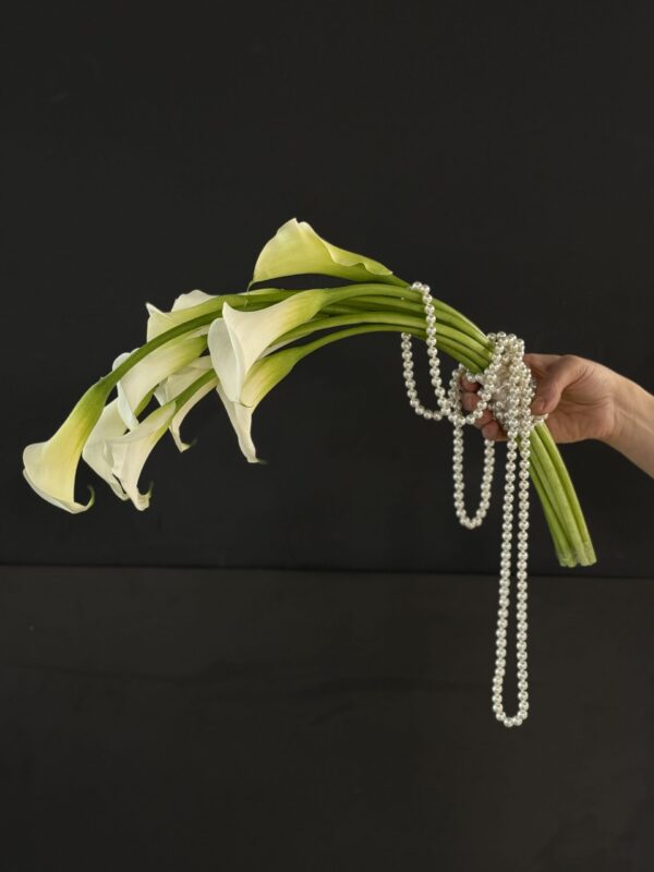 Свадебный букет  изогнутый из калл # 21