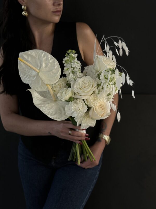 Свадебный букет  с белыми антуриумами # 26