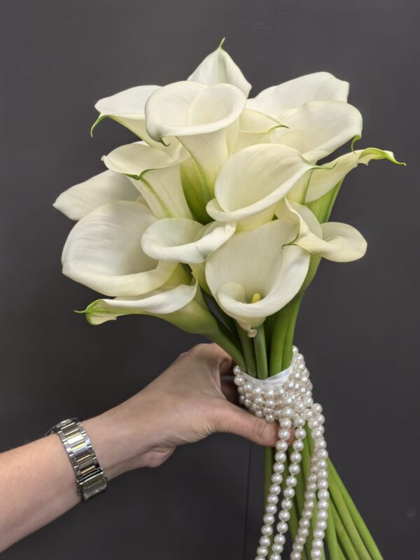 Свадебный букет с белыми каллами  # 23
