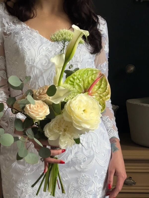 Свадебный букет  с ароматной пионовидной розой # 11