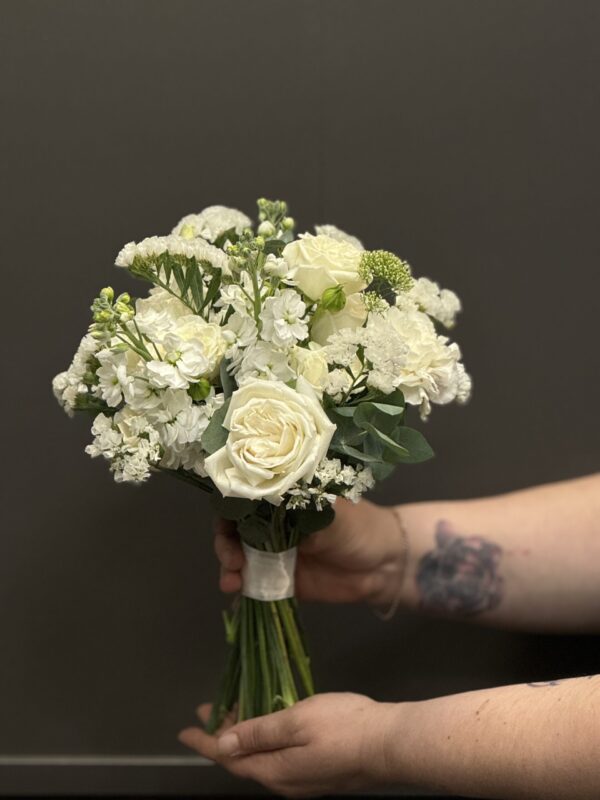 Свадебный букет с белыми розами # 25