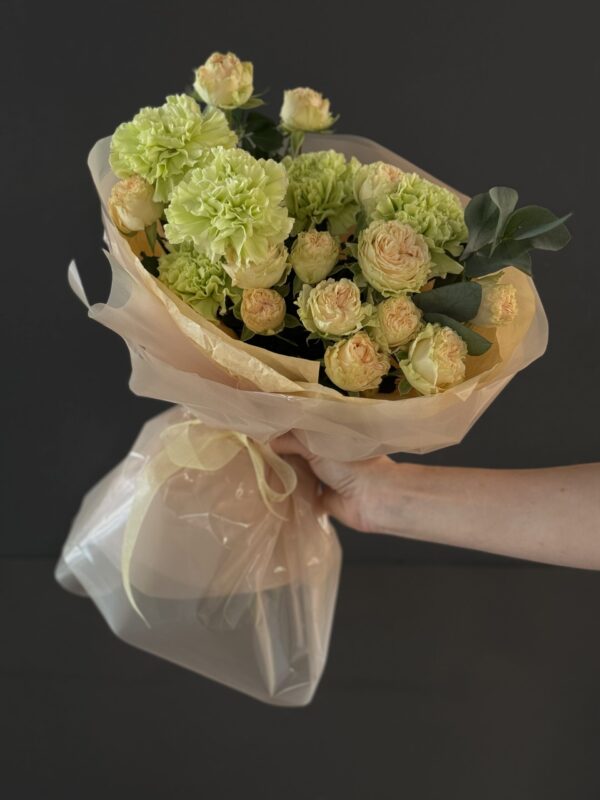 Букет из розы и диантусов "Солнечное настроение" # 134